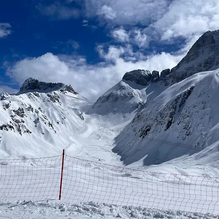 Forest Michael セッラ・ネヴェア